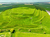 Luftaufnahme von Maiden Castle, Dorset, England, Vereinigtes Königreich.