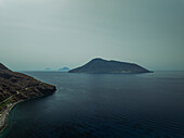 Luftaufnahme der Insel Lipari, Archipel der Äolischen Inseln, Sizilien, Italien.