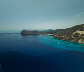 Luftaufnahme der Insel Lipari, Archipel der Äolischen Inseln, Sizilien, Italien.