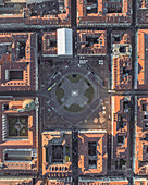 Luftaufnahme der Piazza Carlo Emanuele II im Zentrum von Turin bei Sonnenuntergang, Turin, Piemont, Italien.