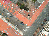 Luftaufnahme von oben eines durch ein Erdbeben beschädigten Gebäudes, Zagreb, Kroatien.