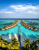 Malè, Malediven - 11. März 2023: Luftaufnahme des Villa Nautica Luxusresorts mit Bungalow am Barriereriff.