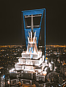 Luftaufnahme des Shanghai WFC Towers bei Nacht, Shanghai, China.