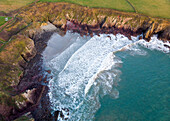 Luftaufnahme von Caerfai Bay, St David's, Pembrokeshire, Wales