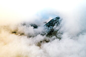 Luftaufnahme der Wolken im Nationalpark Caldera de Taburiente, La Palma, Kanarische Inseln, Spanien.