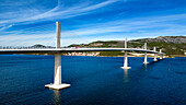 Drohnenansicht der Peljesac-Brücke, Kroatien.