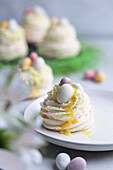 Meringue Easter nests with cream, eggnog and chocolate eggs