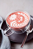 Alba Pink-Cappuccino mit Latte-Art