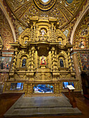 Das Altarbild oder Retablo der Jungfrau von Loreto in der Kirche der Gesellschaft Jesu in Quito, Ecuador.