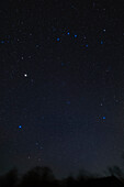 This wide-angle image takes in the northern spring sky from horizon to well past the zenith at top. At top is the Big Dipper and Ursa Major, the Great Bear. Below it is Leo the Lion and its bright star Regulus. At left is Boötes, the Bear Herdsman, and the brightest star of the spring sky, Arcturus. At lower left is Virgo, the Maiden, and its bright star Spica. The cluster of stars at centre is Melotte 111 in Coma Berenices. At bottom to the right of Spica is the trapezoid of Corvus the Crow, and to the right of it Crater the Cup.