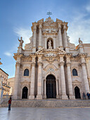 Syracuse Cathedral, Ortygia, UNESCO World Heritage Site, Syracuse (Siracusa), Sicily, Italy