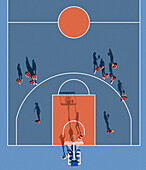 Luftaufnahme eines Basketballplatzes in leuchtendem Orange, der sich vom kühlen Blau abhebt, während die Spieler lange Schatten auf den Boden werfen, Valencia, Valencianische Gemeinschaft, Spanien.