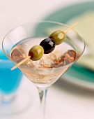 Martini mit Olivenspiesschen