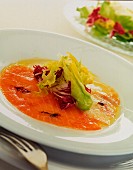Lachs mit gemischtem Blattsalat