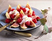Figs and raspberries with cream