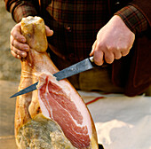 Cured ham cutting