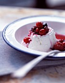 Fromage frais faisselle with summer fruit