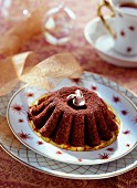 Schokoladenkuchen mit Safransauce