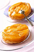 Kleine Mango-Tatins