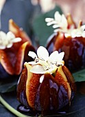 Roast figs with flower decoration