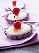 White chocolate tarts with cherry