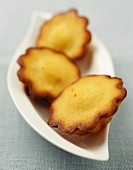 Flower-shaped madeleines