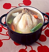 Poule au pot (Gefülltes Hähnchen mit Gemüse aus dem Topf, Frankreich)
