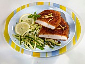 Escalopes breaded with gingerbread crumbs and courgette julienne with lemon