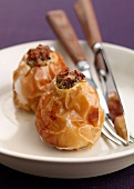 Baked apples stuffed with minced meat