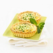 Pee and mint quiches