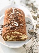 Bûche (französischer Baumstammkuchen) mit Schokolade