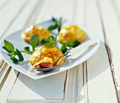 Puff pastry with mozzarella, bacon and figs