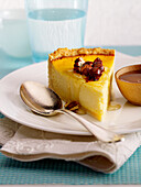 Cheesecake with maple syrup and caramelized hazelnuts