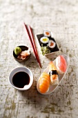 Maki-Sushi und Nigiri-Sushi (Japan)