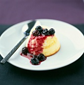 Bilberry moist individual pudding