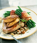 Veal Grenadin with foie gras, bundles of green beans