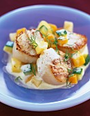 Oven-baked scallops with diced fruit and vegetables