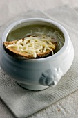 Soupe à l'oignon (Traditionelle Zwiebelsuppe, Frankreich)