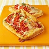 Fresh tomato and gorgonzola pizza