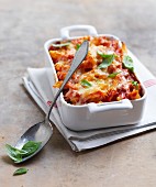 Penne and tomato cheese-topped dish