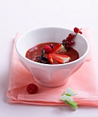 Erdbeer-Rhabarber-Süppchen mit Vanille