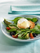 Spinach salad with goat's cheese