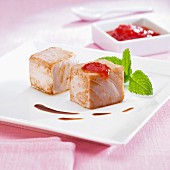 Grilled tuna cubes with tomato puree