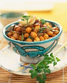 Chickpea and caramelized onion salad