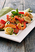 Pan-fried scallops and gambas with vegetables