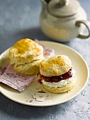 Scones mit Marmelade