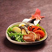 Salade niçoise with pan-fried tuna
