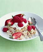Muesli with raspberries, strawberries and cream