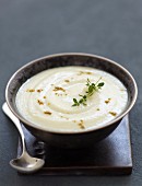Cream of cauliflower and curry soup