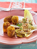 Vegetarische Kroketten mit Polenta, Räucher-Tempeh, Miso, Kurkuma und Linsen